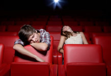 dormindo no cinema